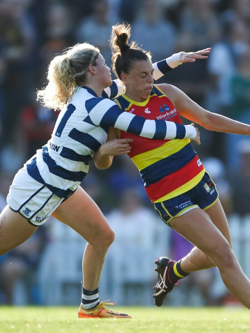 AFLW 2024: The Cats' Forward Line Struggles and Why Danielle Ponter's Switch Could Be the Key to Adelaide's Success