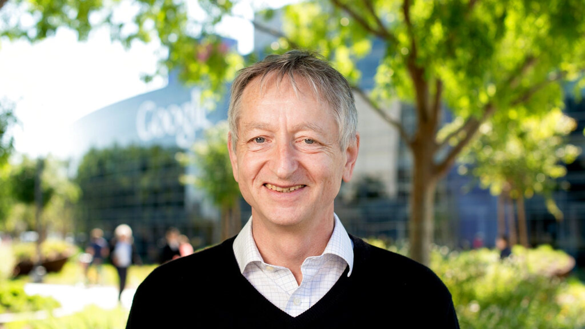 AI Pioneer Geoffrey Hinton Wins Nobel Prize in Physics, But Warns of Technology's Dangers