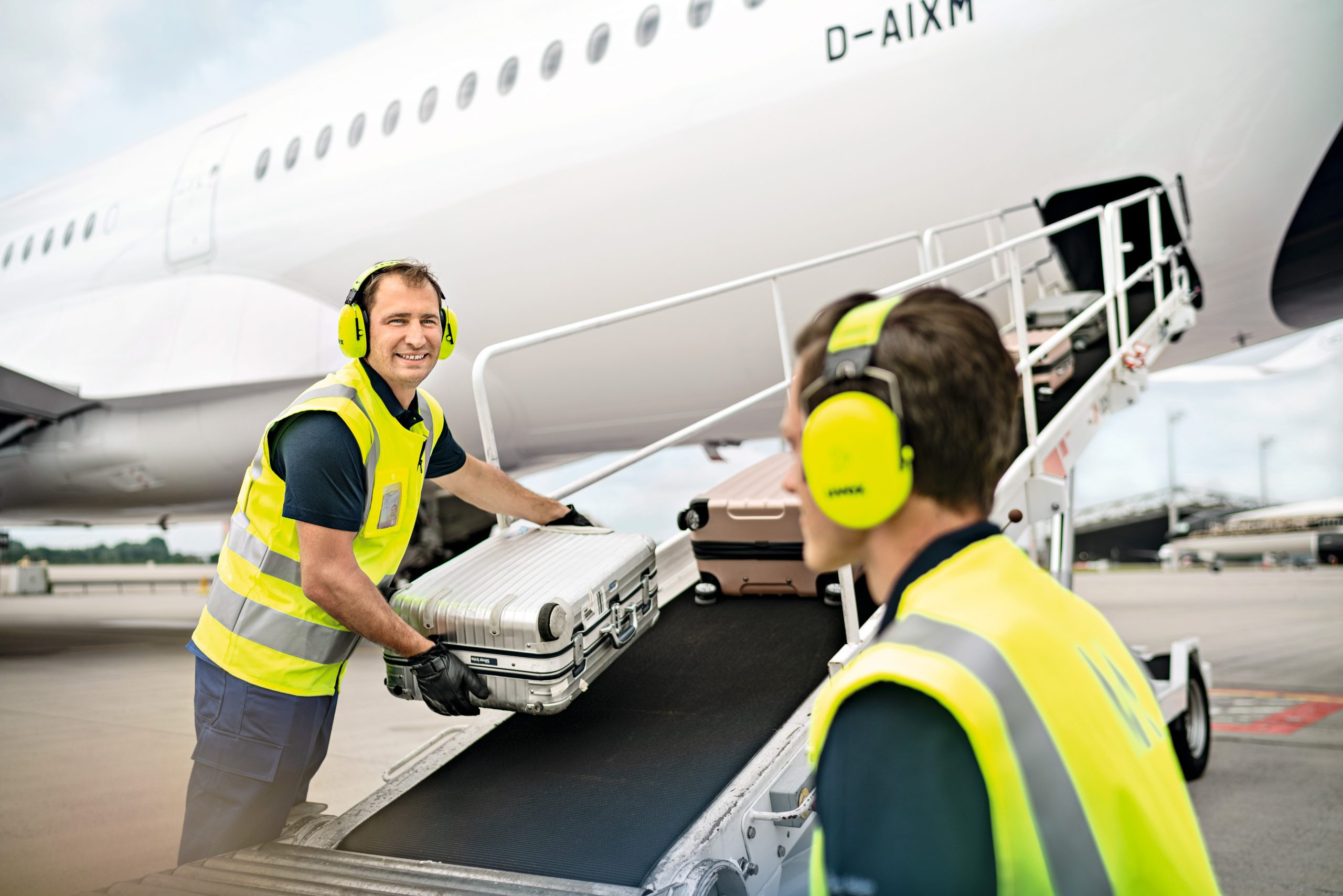 Aircraft Ground Handling Systems Market Booming: $226.83 Billion By 2028!