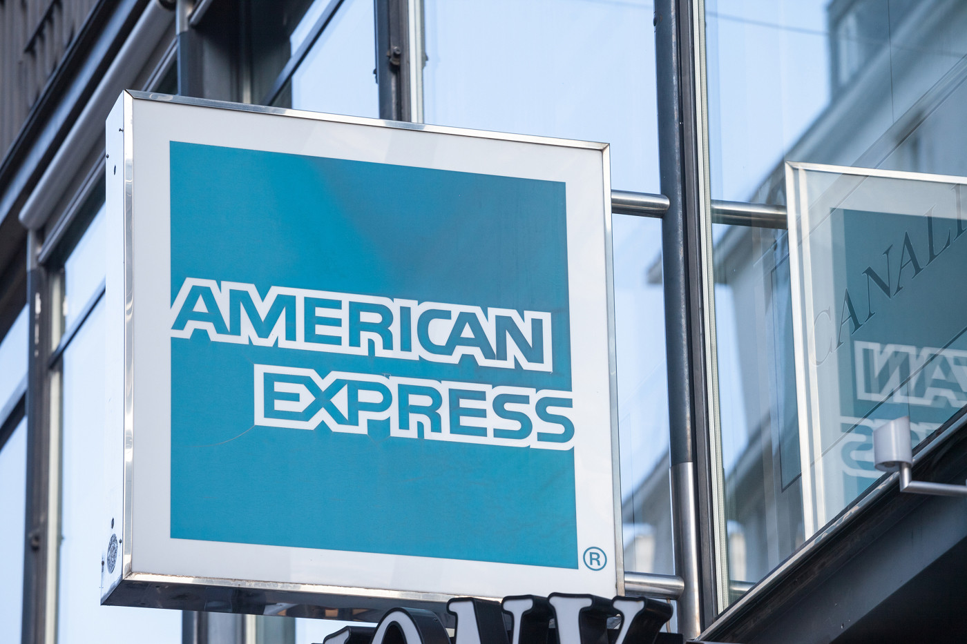 American Express Stock Soars: Institutional Investors Are Buying Big!