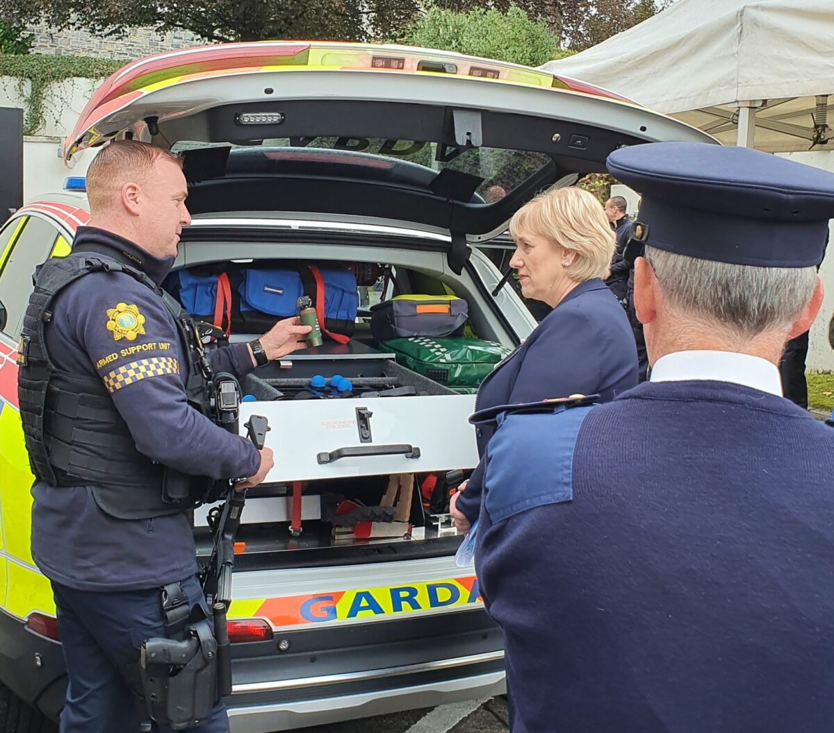 Armed Gardaí Arrest Man Following Search at Kerry Housing Estate: Investigation Underway