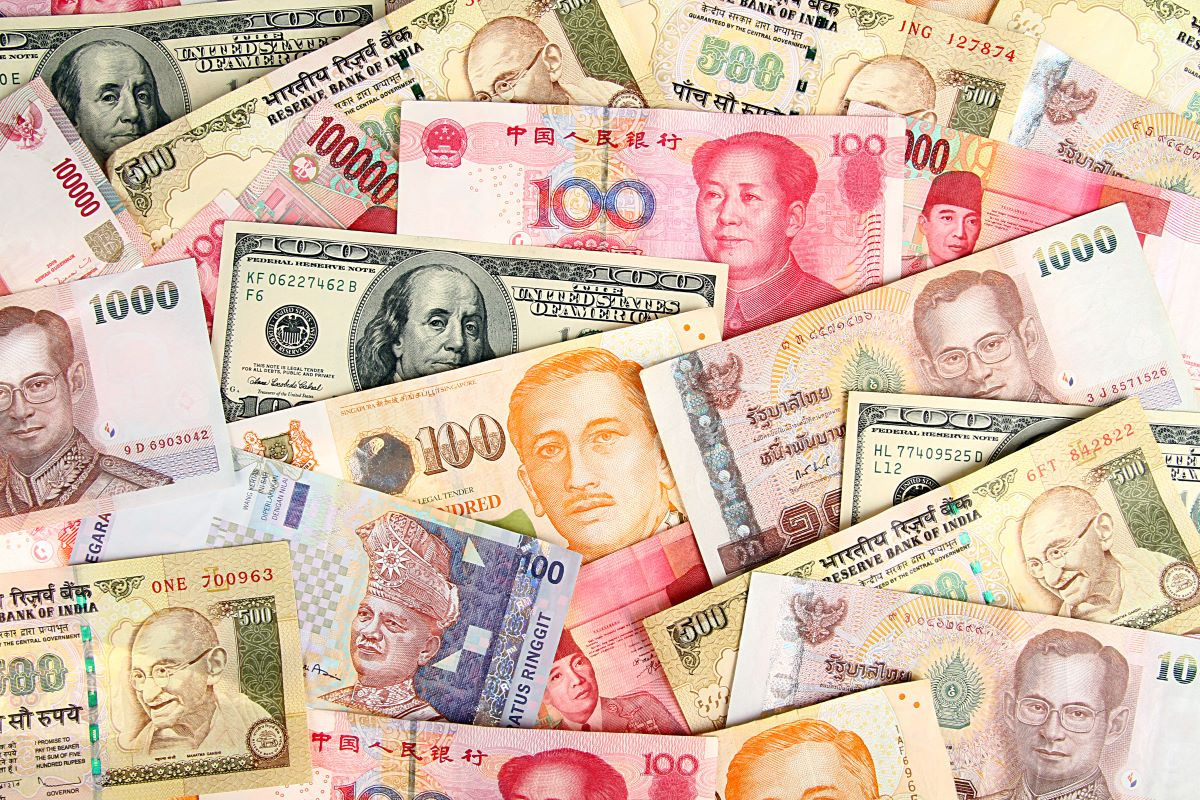 Asian Currencies Surge as US Rate Cut Bets Rise Amid Economic Concerns