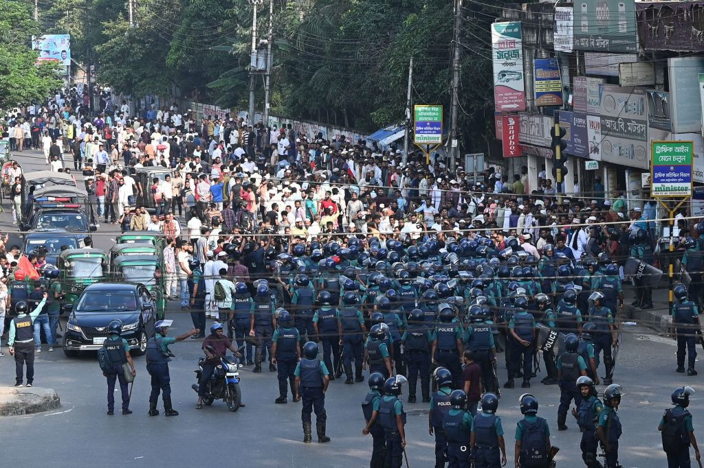 Bangladesh: Prime Minister Resigns, Army Takes Control Amid Deadly Protests