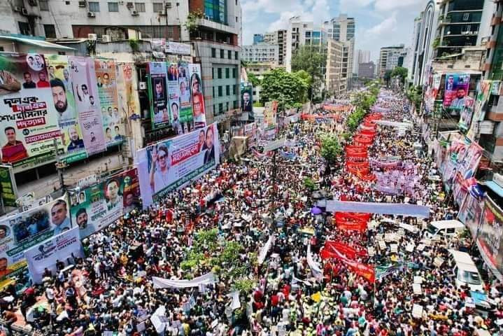 Bangladesh: Prime Minister Resigns, Army Takes Control Amid Deadly Protests