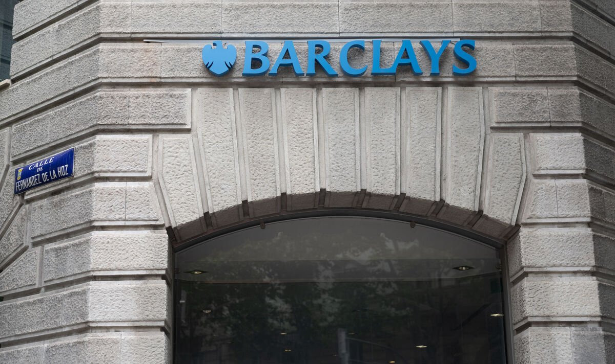 Barclays Cuts Mortgage Rates: A Bold Move Amidst Market Volatility