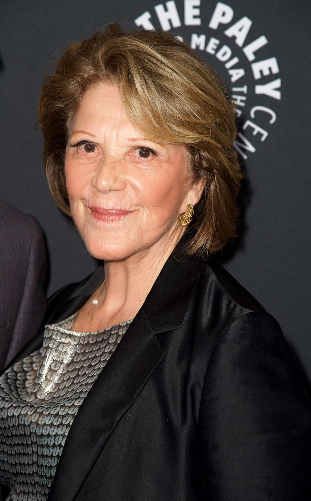 Beloved 'Alice' Star Linda Lavin Dies at 87: A Legacy of Laughter and Lung Cancer