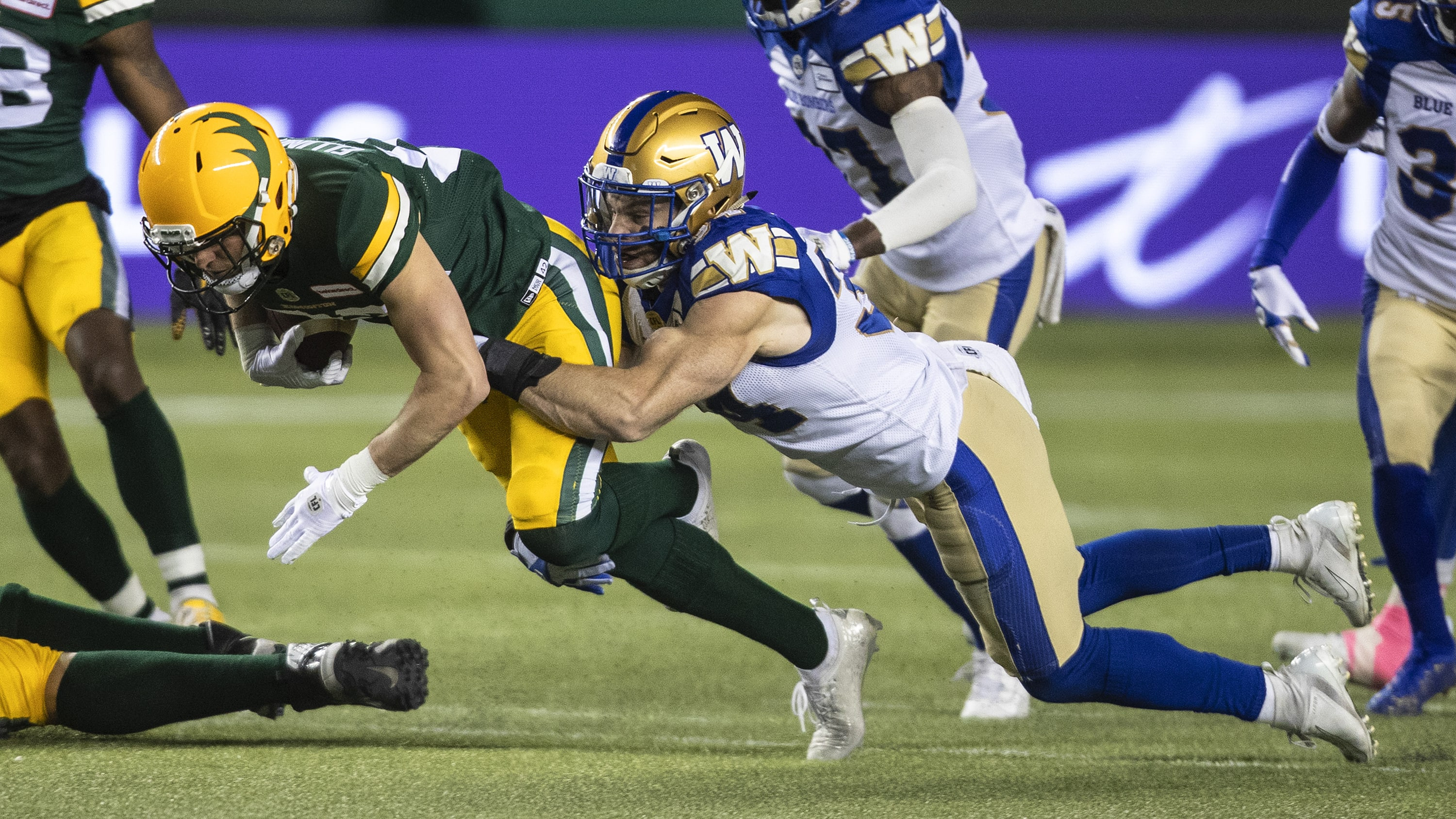 Blue Bombers Clinch Playoff Spot with Win Over Elks, Oliveira Scores Two Touchdowns