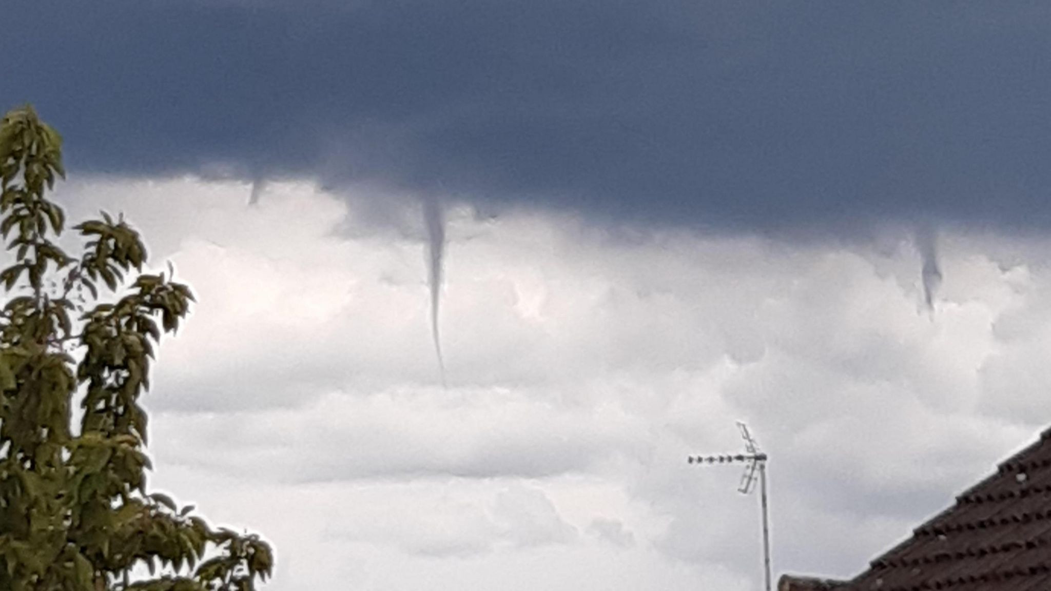 Brantford Residents Witness Funnel Cloud Formation During Thunderstorm