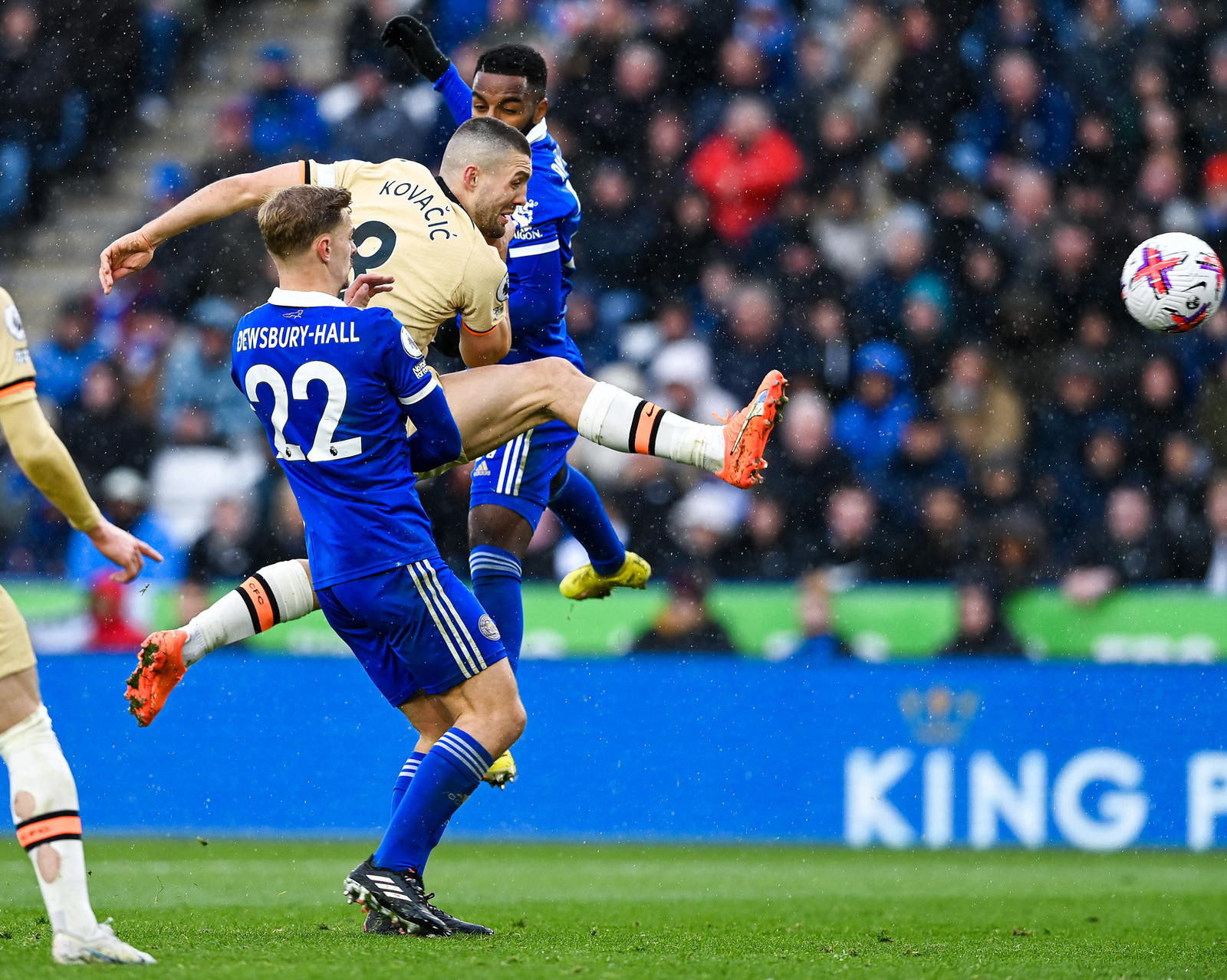 Brentford Humiliates Leicester City 3-1:  Stunning Comeback, Van Nistelrooy Watches in Dismay