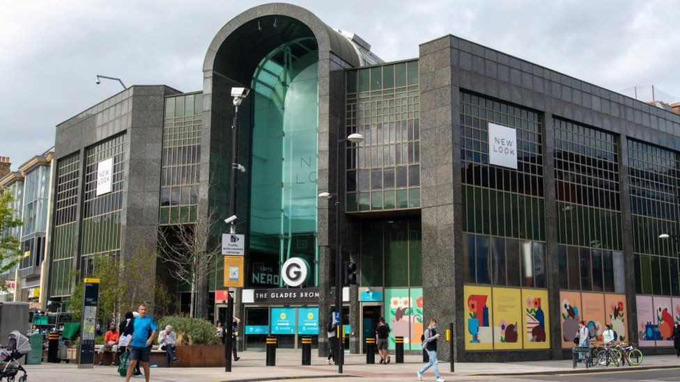 Bromley Shopping Centre Evacuated Due to Suspect Package: Shoppers and Staff Escorted Out