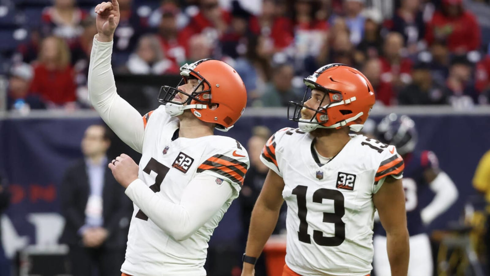 Browns Lose Another Starter to Injury: Nick Harris Carted Off With Ankle Injury