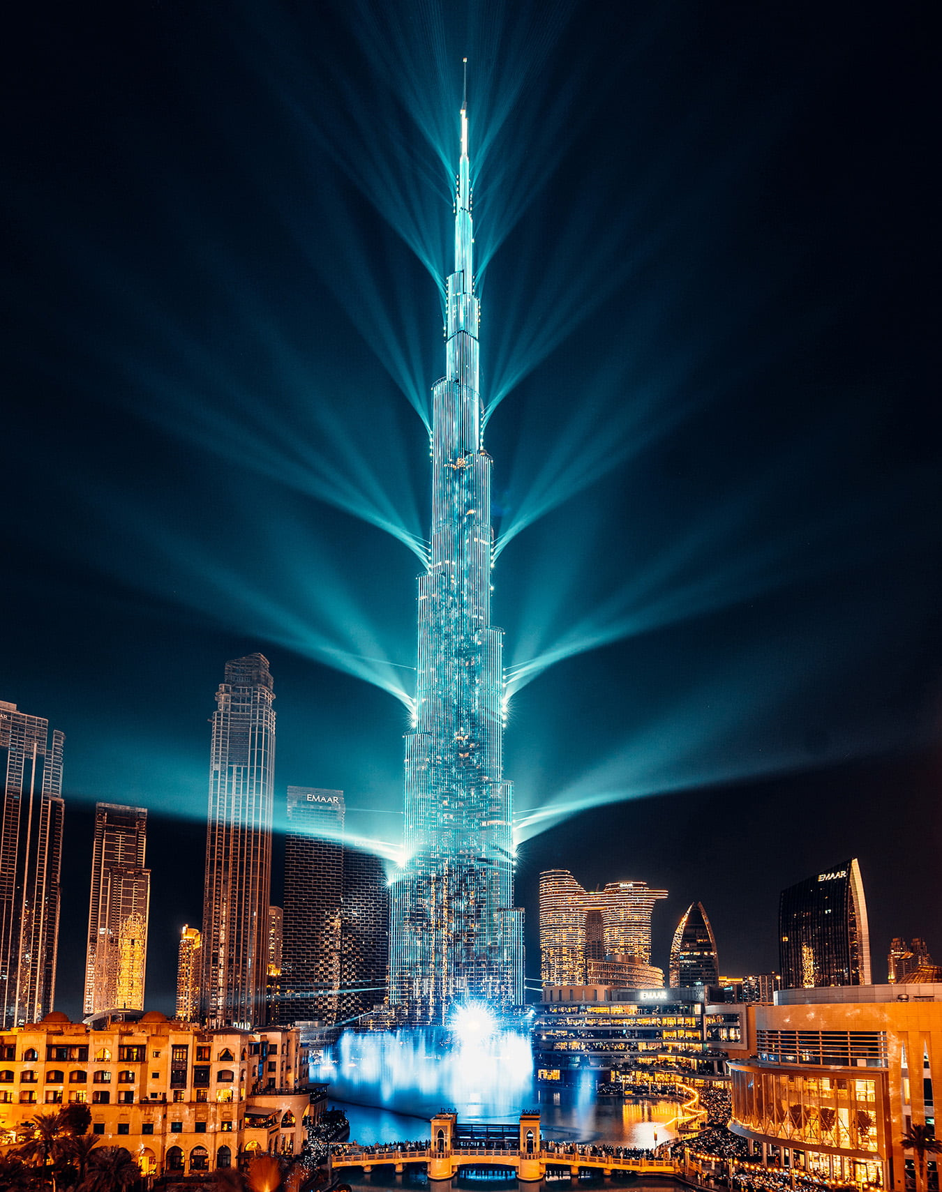 Burj Khalifa's Dazzling New Light Show: A Spectacle of Innovation for its 15th Anniversary