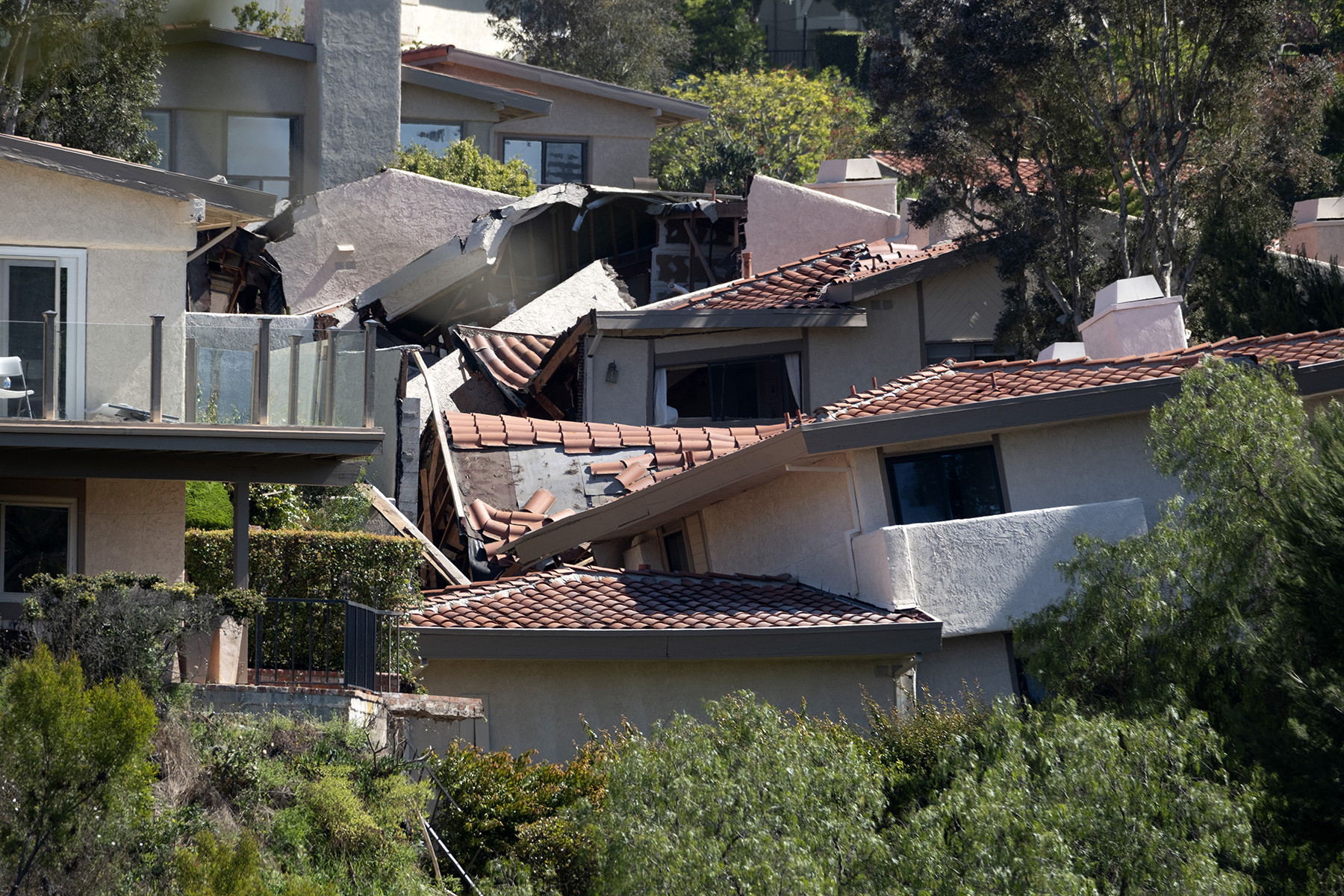 California Declares Emergency as Rancho Palos Verdes Landslide Threatens Homes, Cuts Off Utilities