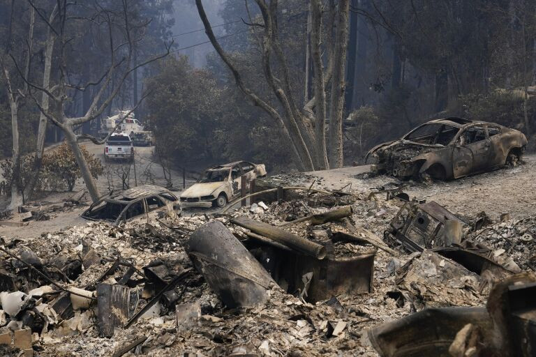 California's Fierce Fight Against Unprecedented Wildfires: 700,000 Acres Treated, 140 Water Tankers Mobilized!