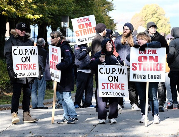 Canada Post Strike: Postal Workers Defy Back-to-Work Order, Vowing to Fight for Better Conditions