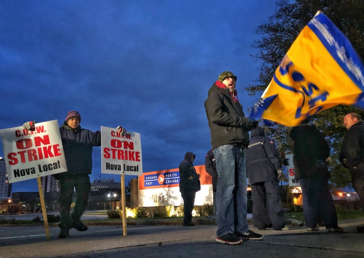 Canada Post Strike: Thousands of Workers Walk Out, Threatening Holiday Deliveries