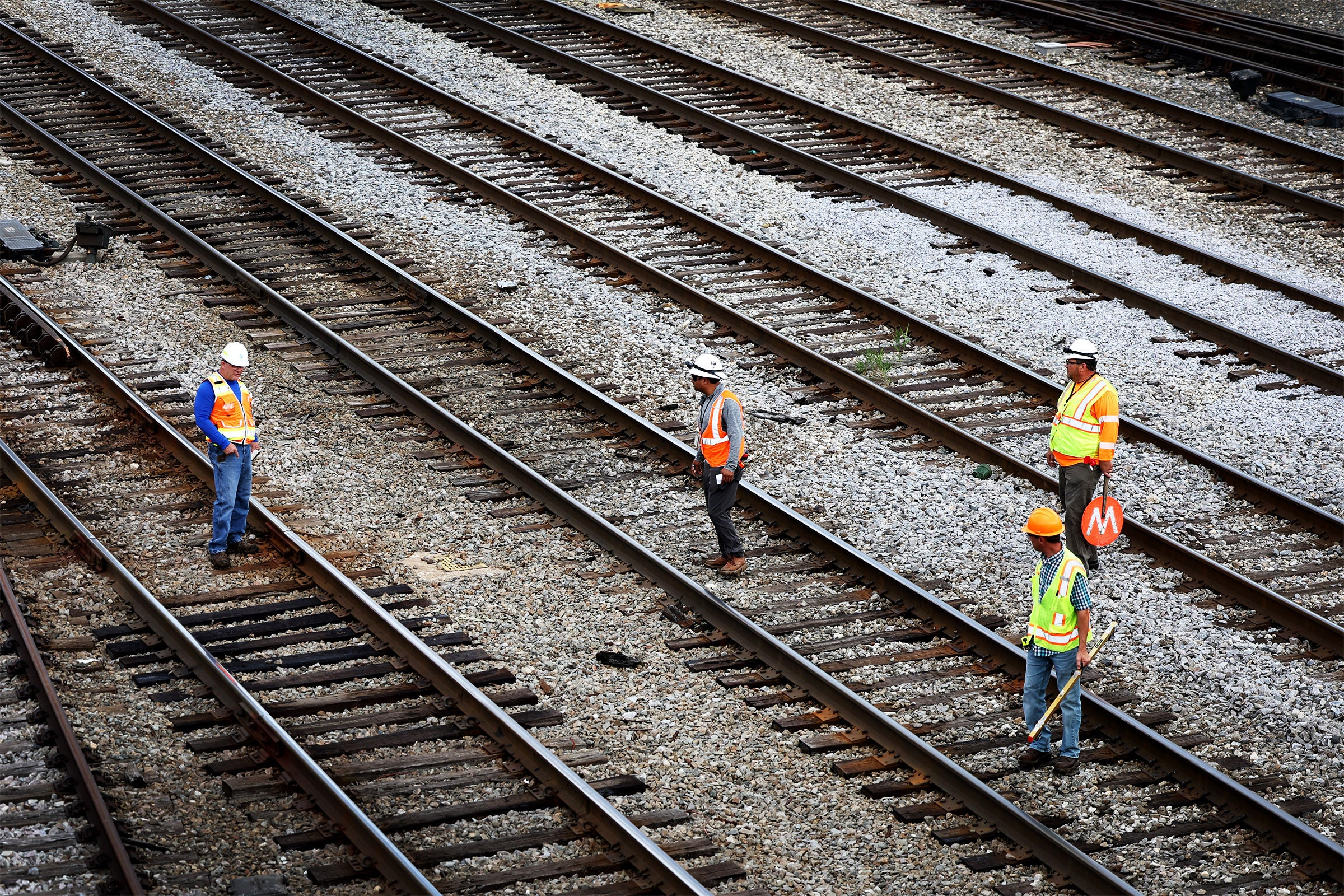 Canada's Rail Strike: A Looming Economic Calamity? Business Groups Urge Government Intervention