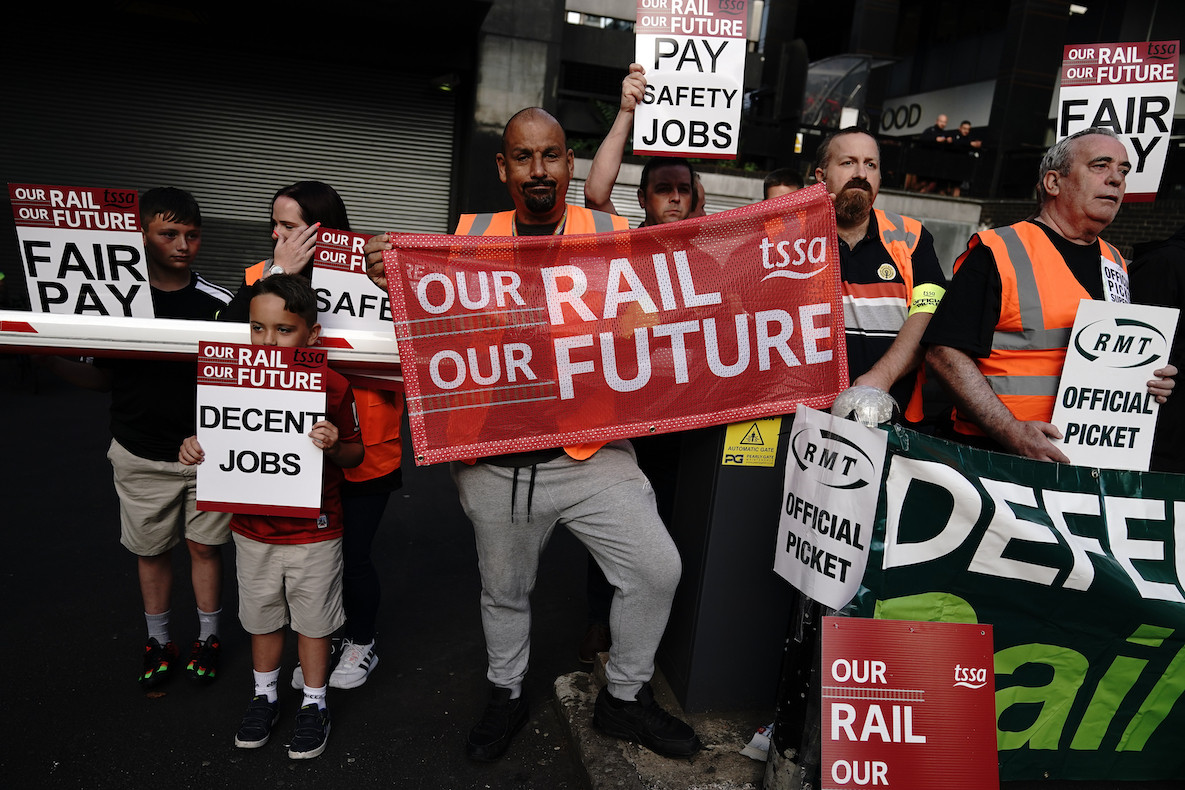 Canada's Rail Strike: A Looming Economic Calamity? Business Groups Urge Government Intervention