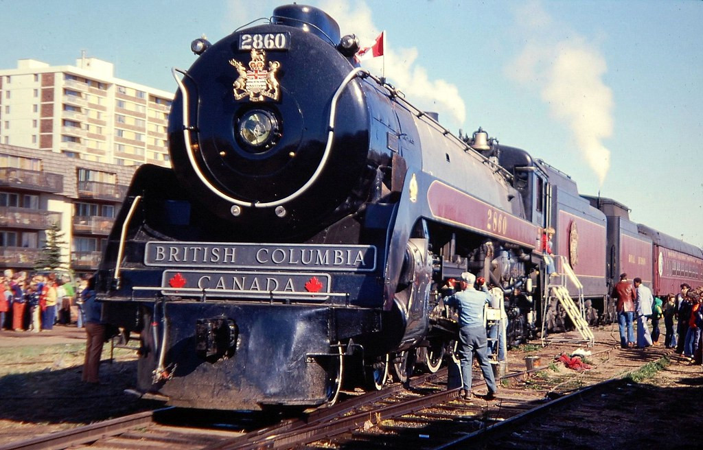 Canadian Railways Ground to a Halt: 9,300 Workers Locked Out in First-Ever Simultaneous Strike