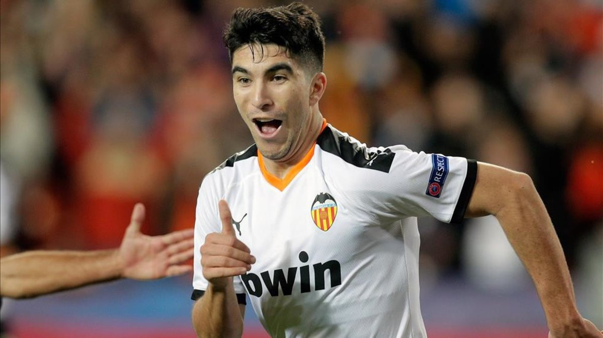 Carlos Soler Joins West Ham: Can He Rekindle His Valencia Magic in the Premier League?