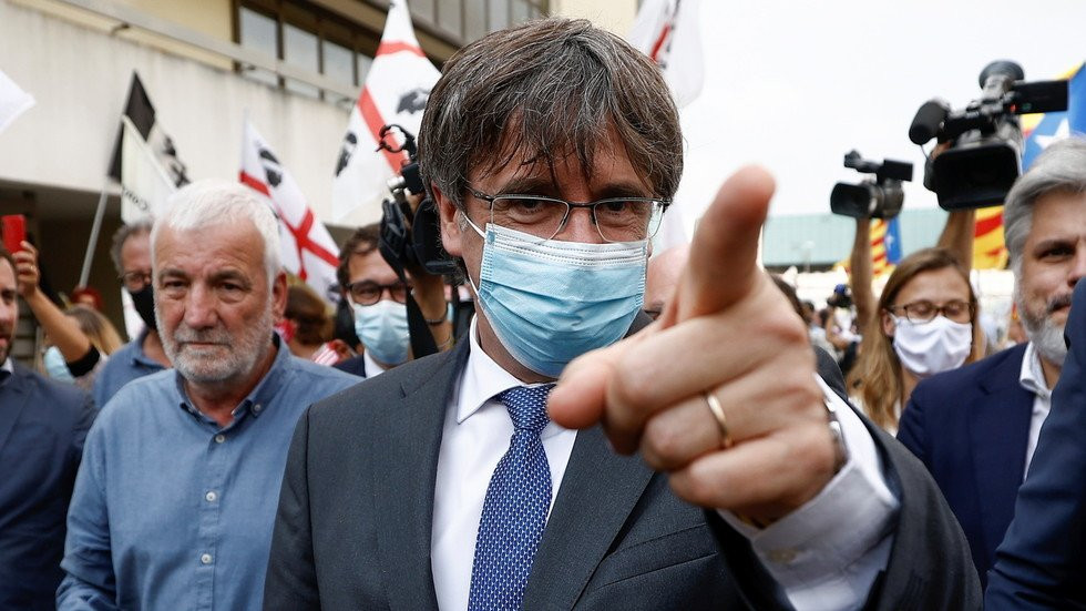 Catalan Separatist Leader Puigdemont Escapes Spain After Brief Return, Prompting Outrage and Questions