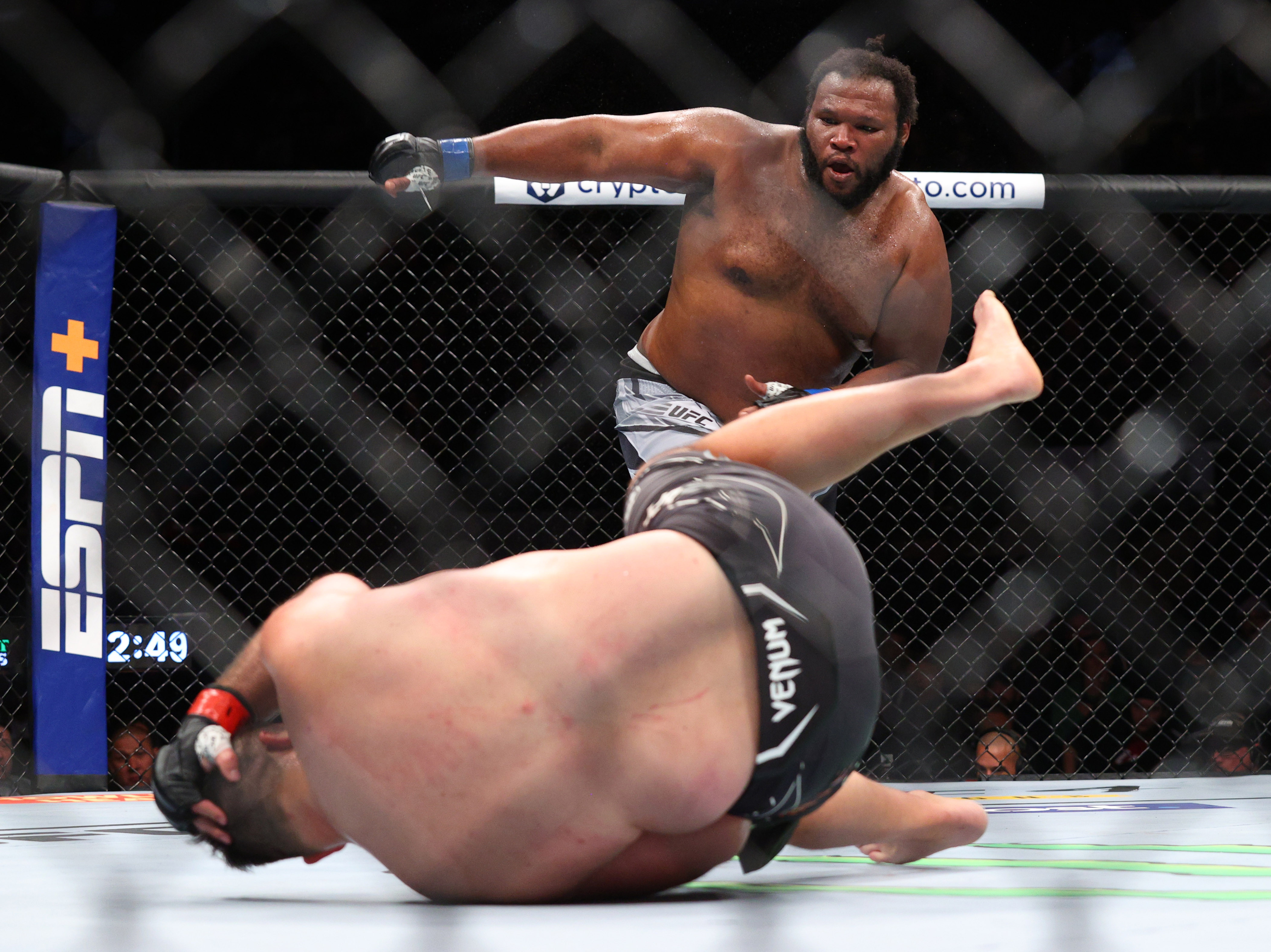 Chris Barnett Returns To UFC At UFC 308 Against Kennedy Nzechukwu - Can He Overcome Injury And Loss?