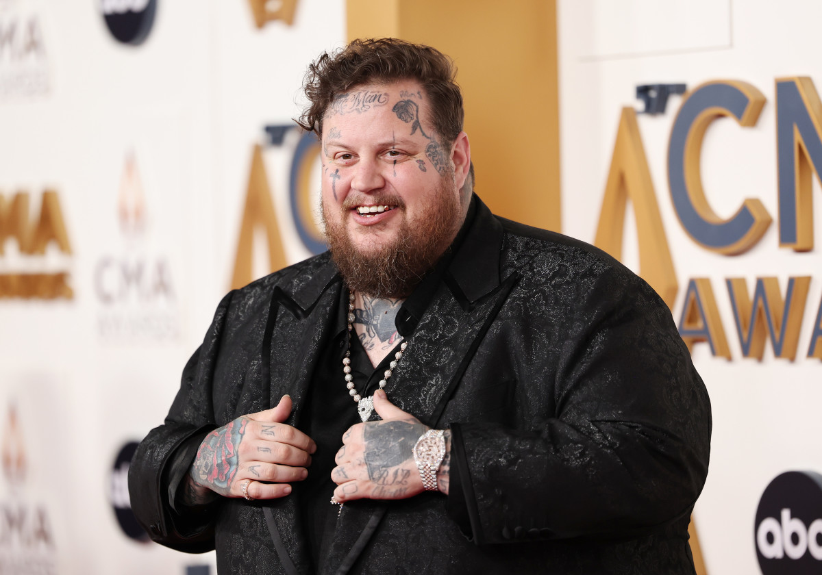 CMA Awards 2024: Jelly Roll's Unexpectedly Moving Performance with Brooks & Dunn Leaves Audience in Tears!