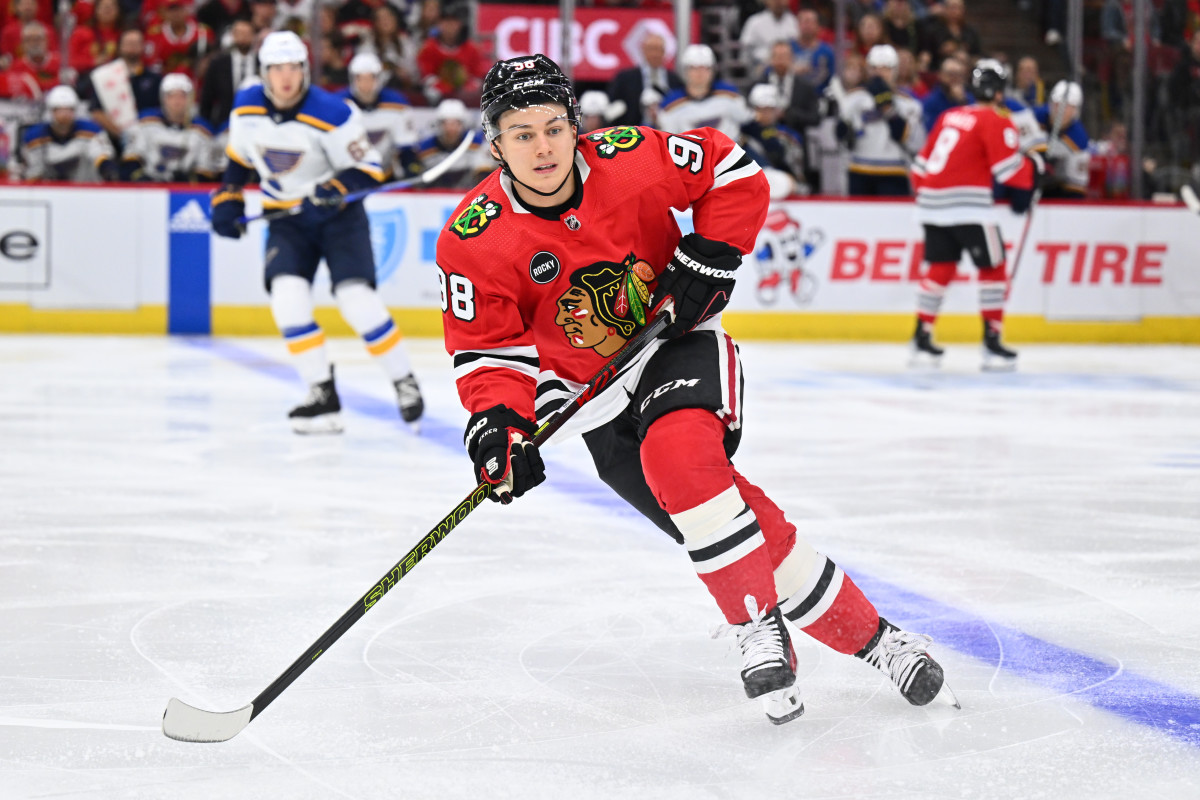 Connor Bedard's Blackhawks Faceoff Against Maple Leafs: Can They Pull Off an Upset?