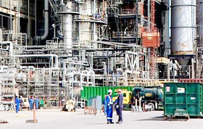 Dangote Refinery Slashes Petrol Price to N899.50: A Holiday Surprise for Nigerians?