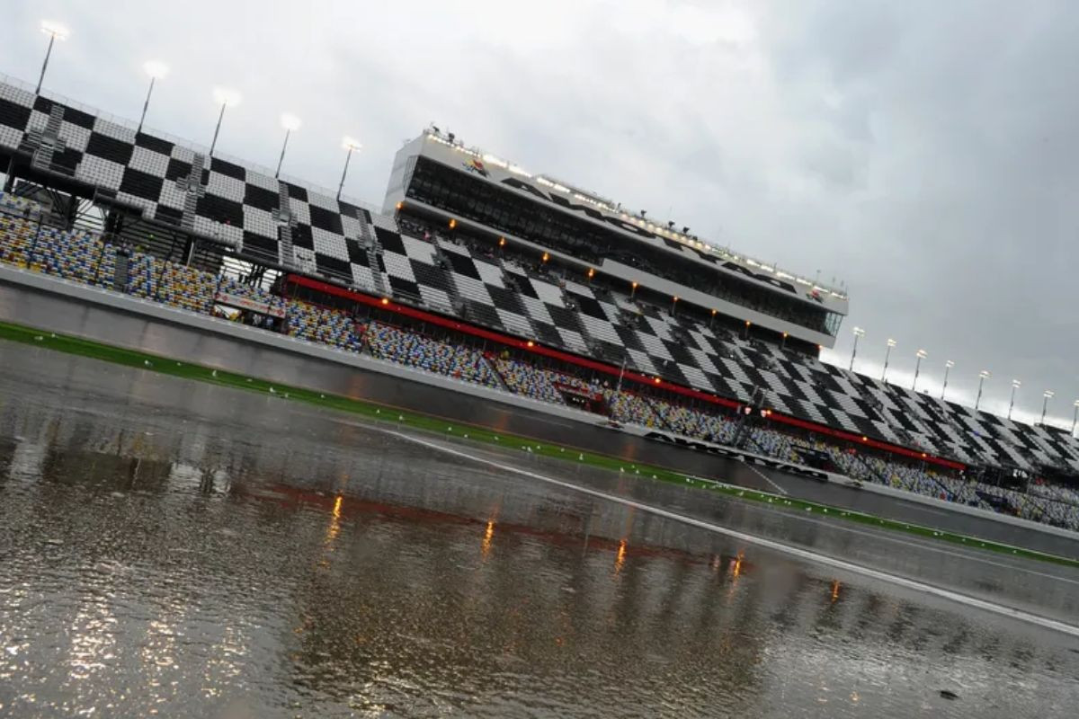 Daytona 500 2025: Rain, Chaos, and a Shocking Upset?