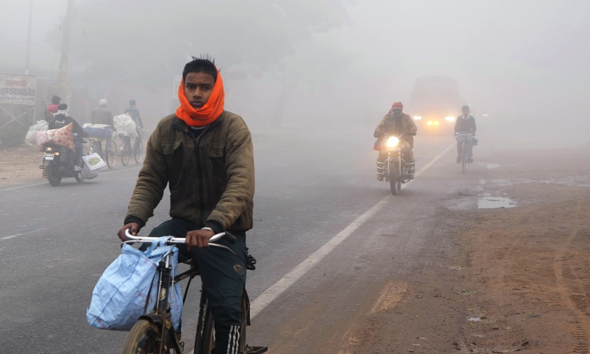 Dense Fog Blankets Parts of UK, Disrupting Monday Morning Commute: Yellow Weather Warning Issued