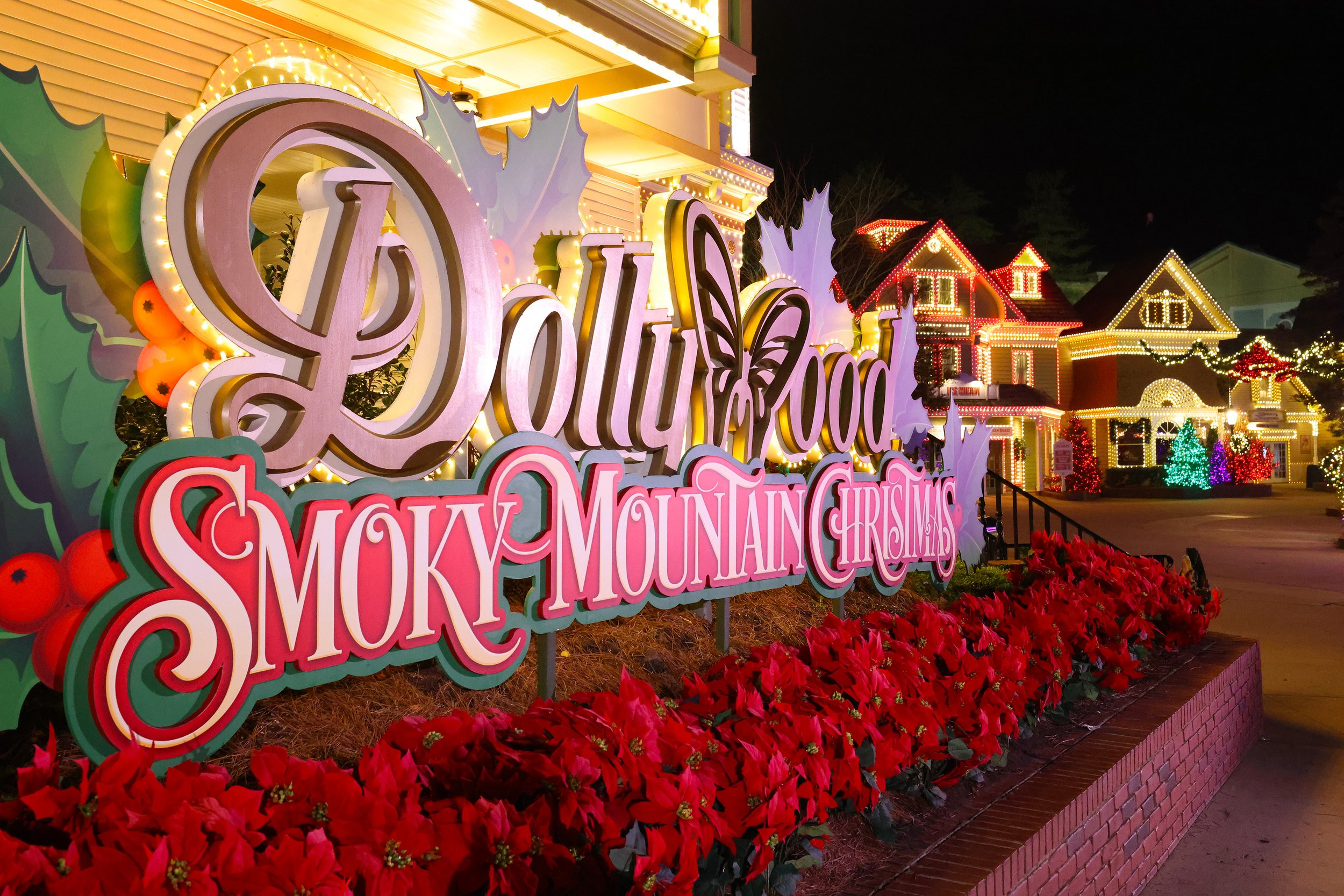 Dolly Parton's Smoky Mountain Christmas: A Holiday Extravaganza at Dollywood!