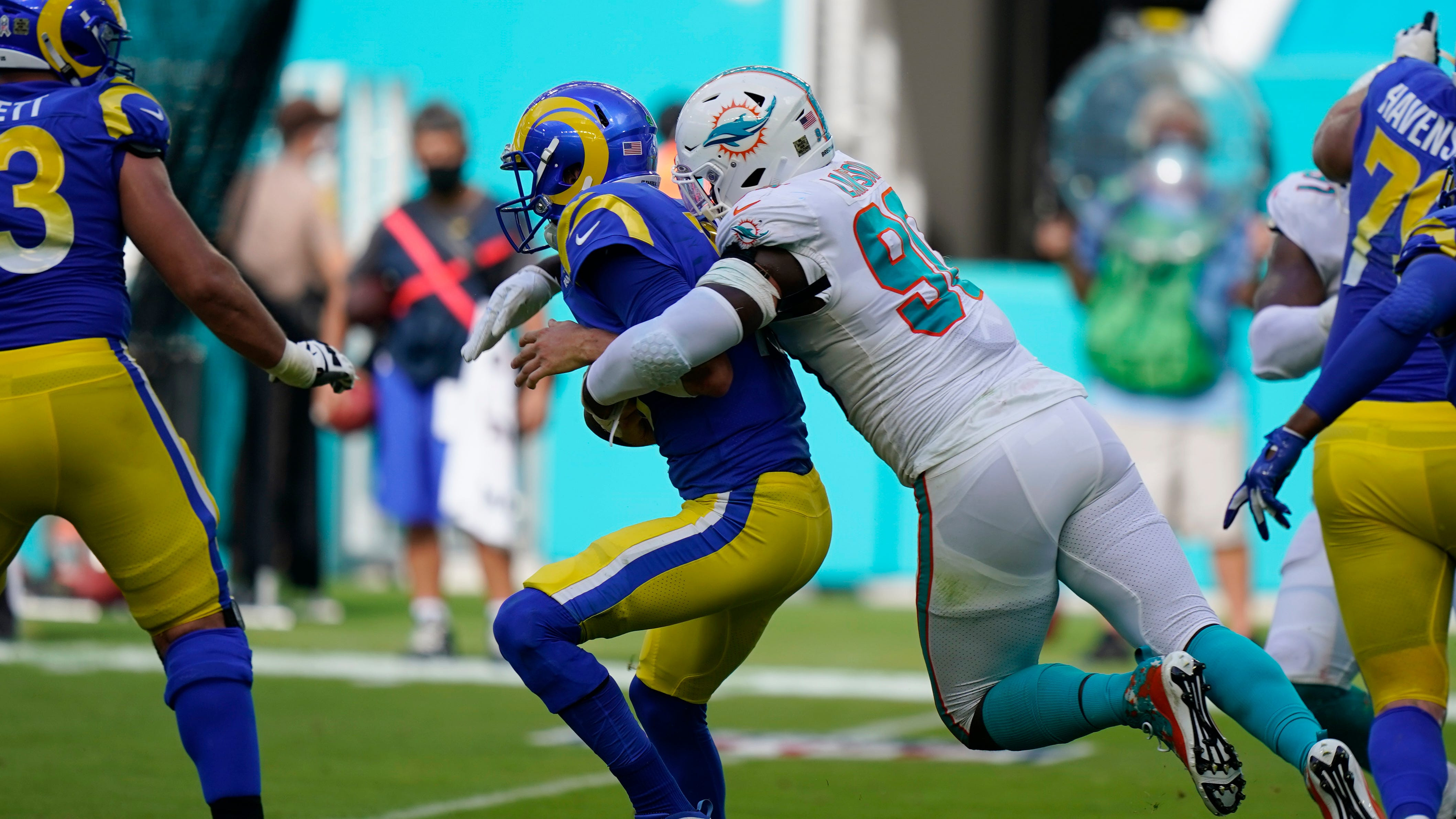 Dolphins at Rams Live Score: Miami Strikes First on Monday Night Football