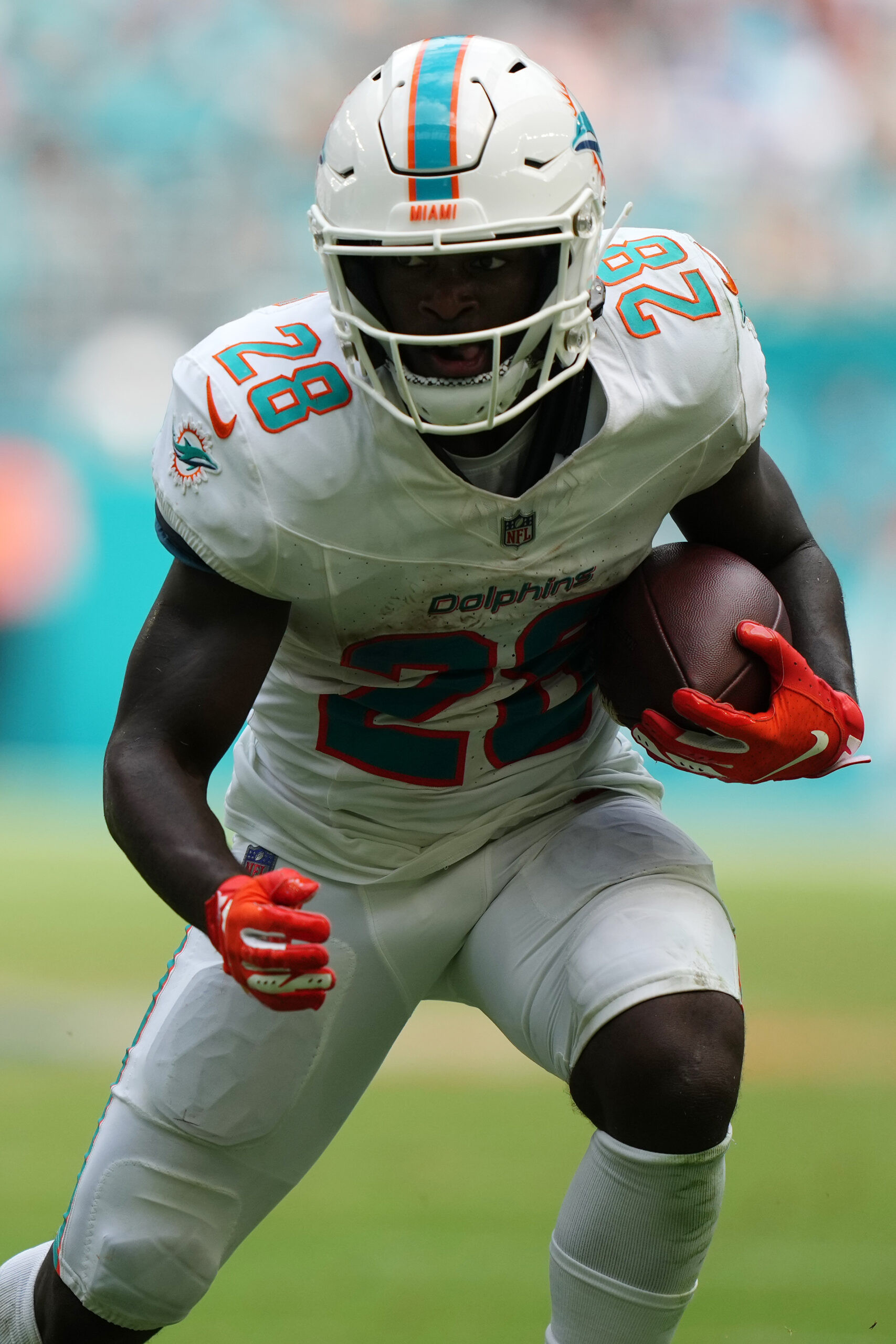 Dolphins RB De'Von Achane's Ankle Injury: Will He Play Against the Bills?