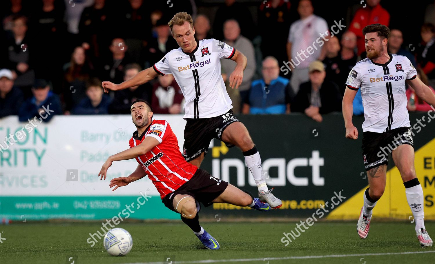 Dundalk vs Derry City: A Battle for Survival and a Title Showdown