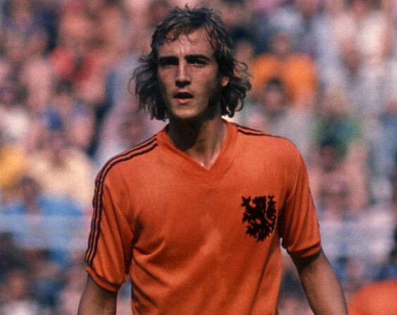 Dutch Football Legend Johan Neeskens Passes Away at 73: A Legacy of Total Football