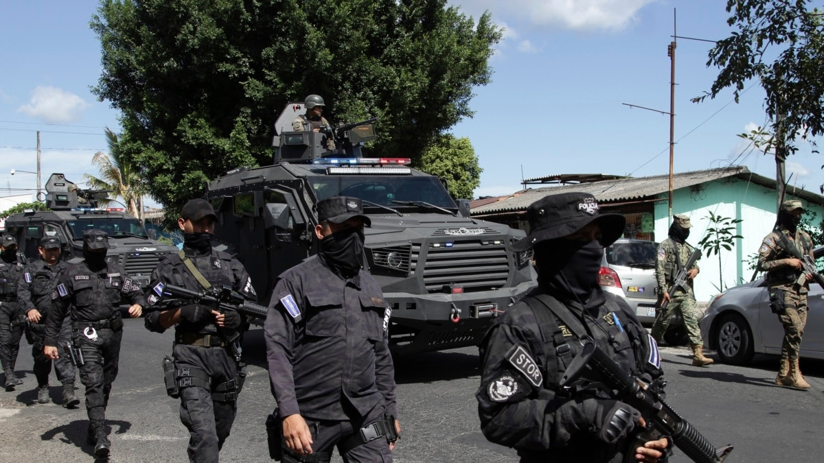 El Salvador Police Chief Killed in Helicopter Crash While Transporting Fugitive Banker