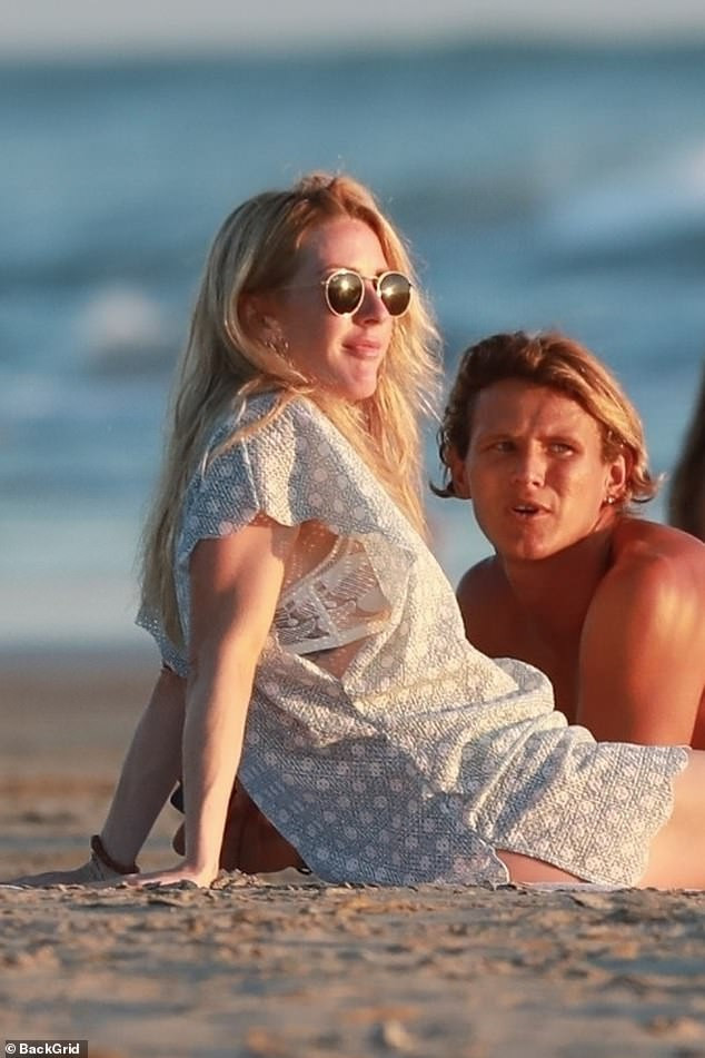 Ellie Goulding Flashes Sideboob After Split From Toyboy Surf Instructor