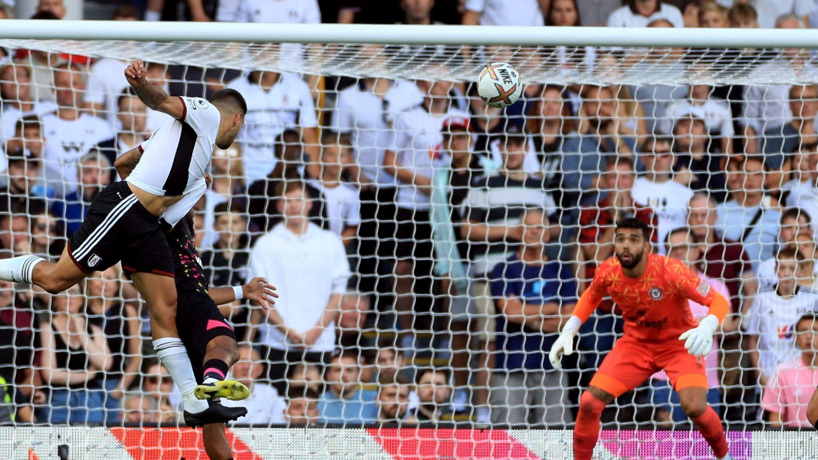 Fulham Stun Brentford in Dramatic Late Comeback Win