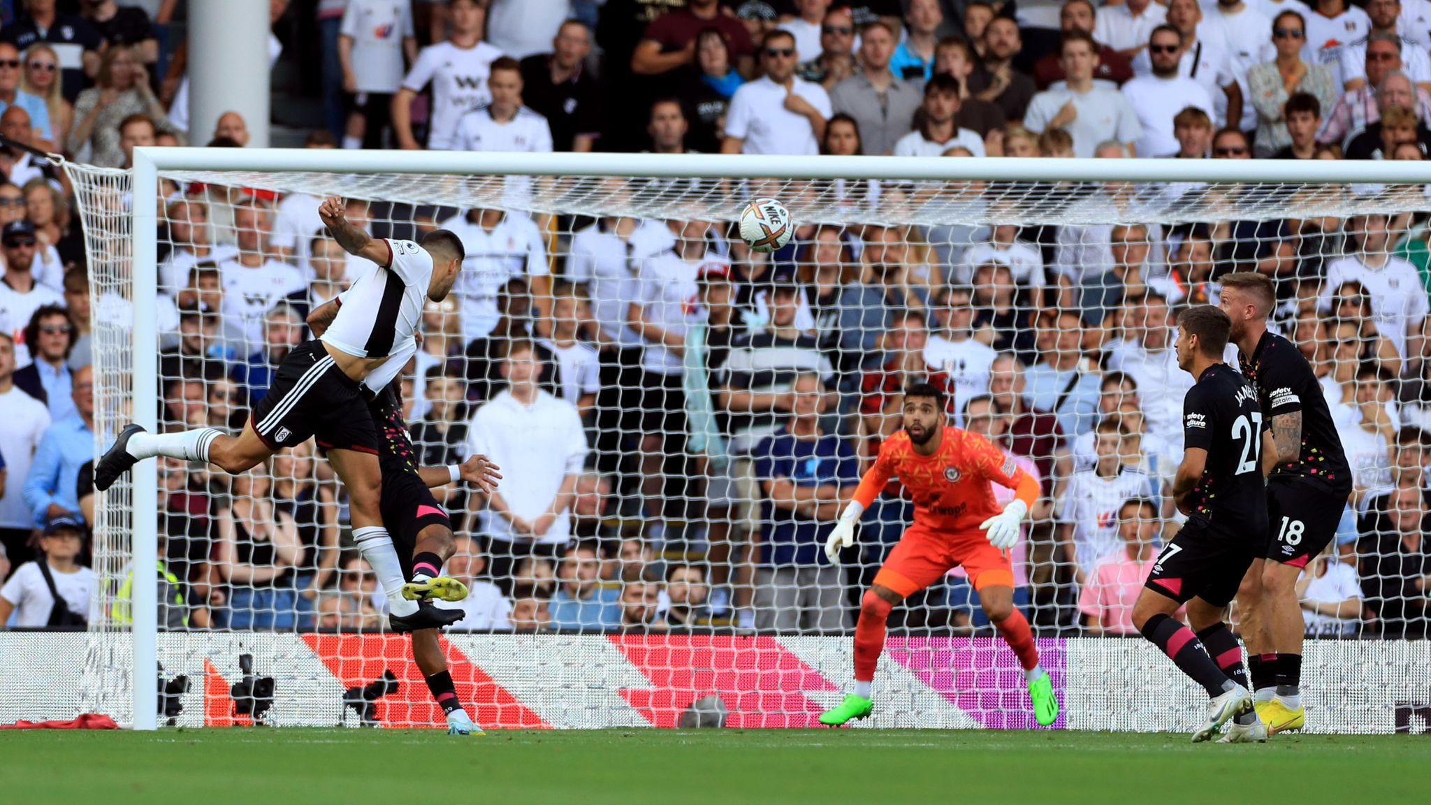 Fulham Stun Brentford in Dramatic Late Comeback Win