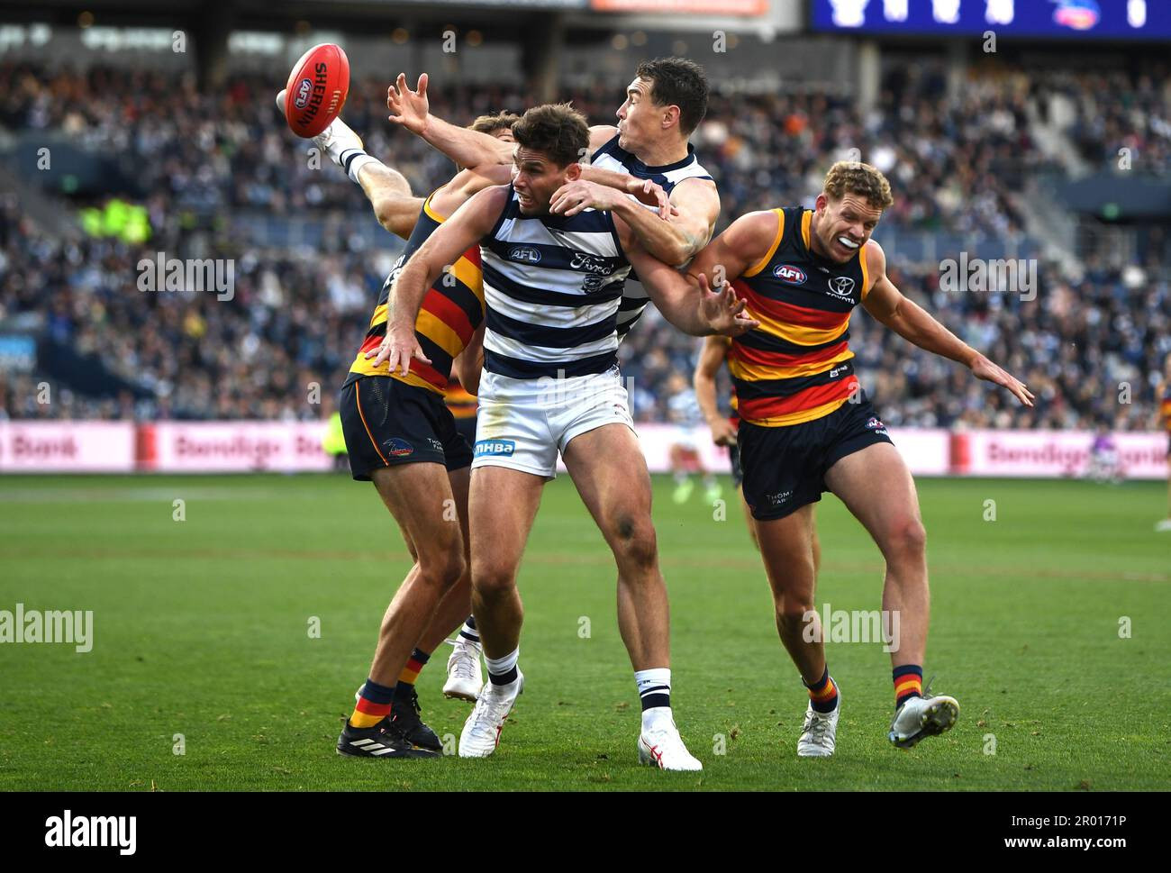 Geelong Cats Dominate Adelaide Crows: Jeremy Cameron Leads the Charge in Convincing Win