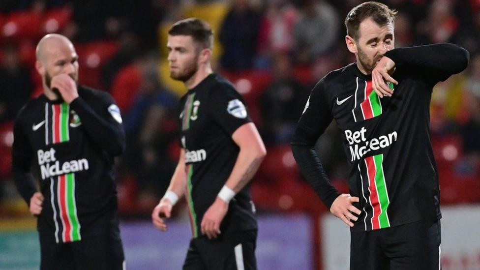 Glentoran Boss Warns Young Players of Social Media's Dark Side: 'It's So Easy to Assassinate'