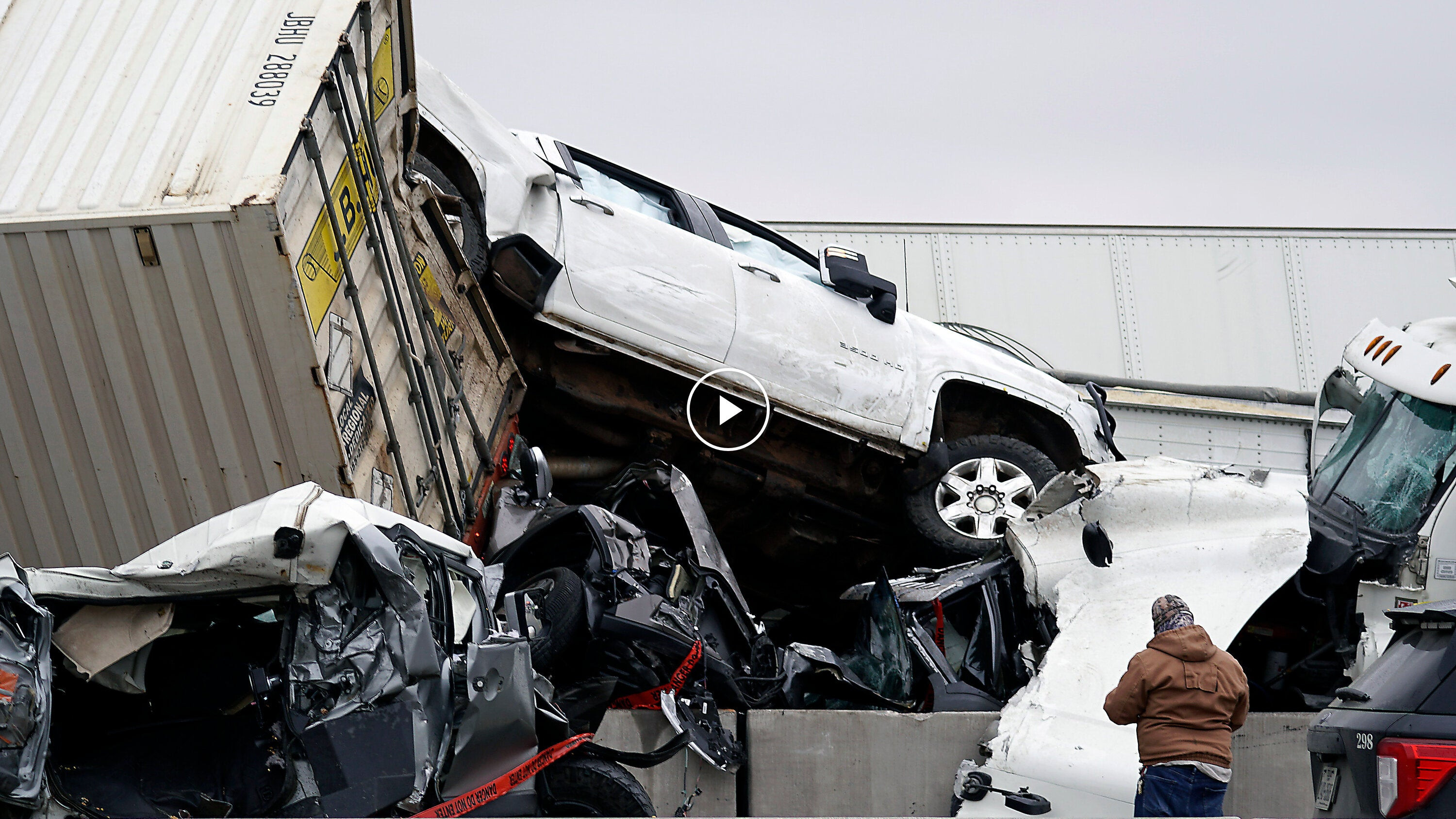 Highway 99 Mass Collision: 9 Vehicles Involved, 6 Hospitalized, Major Traffic Chaos Ensues