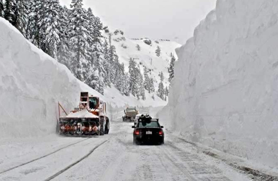 Historic Blizzard Pummels Ontario: 100+ cm of Snow, Road Closures, and Travel Chaos!