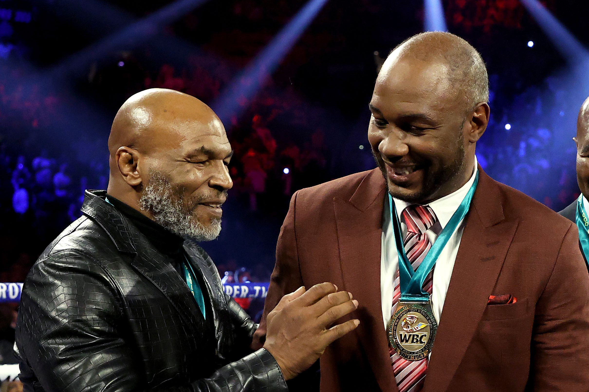 Holyfield, Lewis, and Scott's Hilarious Miscommunication: A Boxing Broadcast Blooper You Won't Believe!