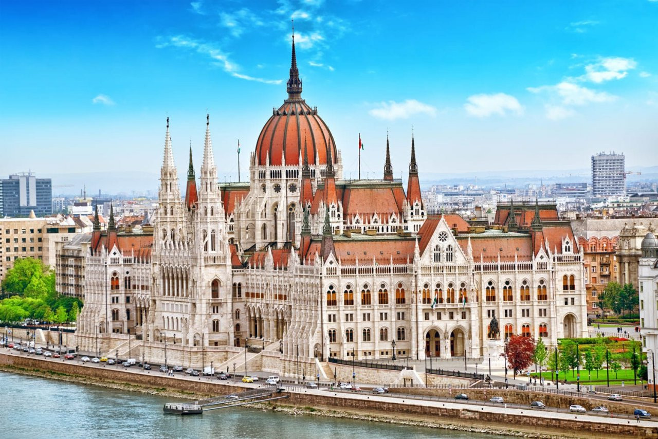 Hungary's AI Boom: EY Launches New Consulting Center in Budapest