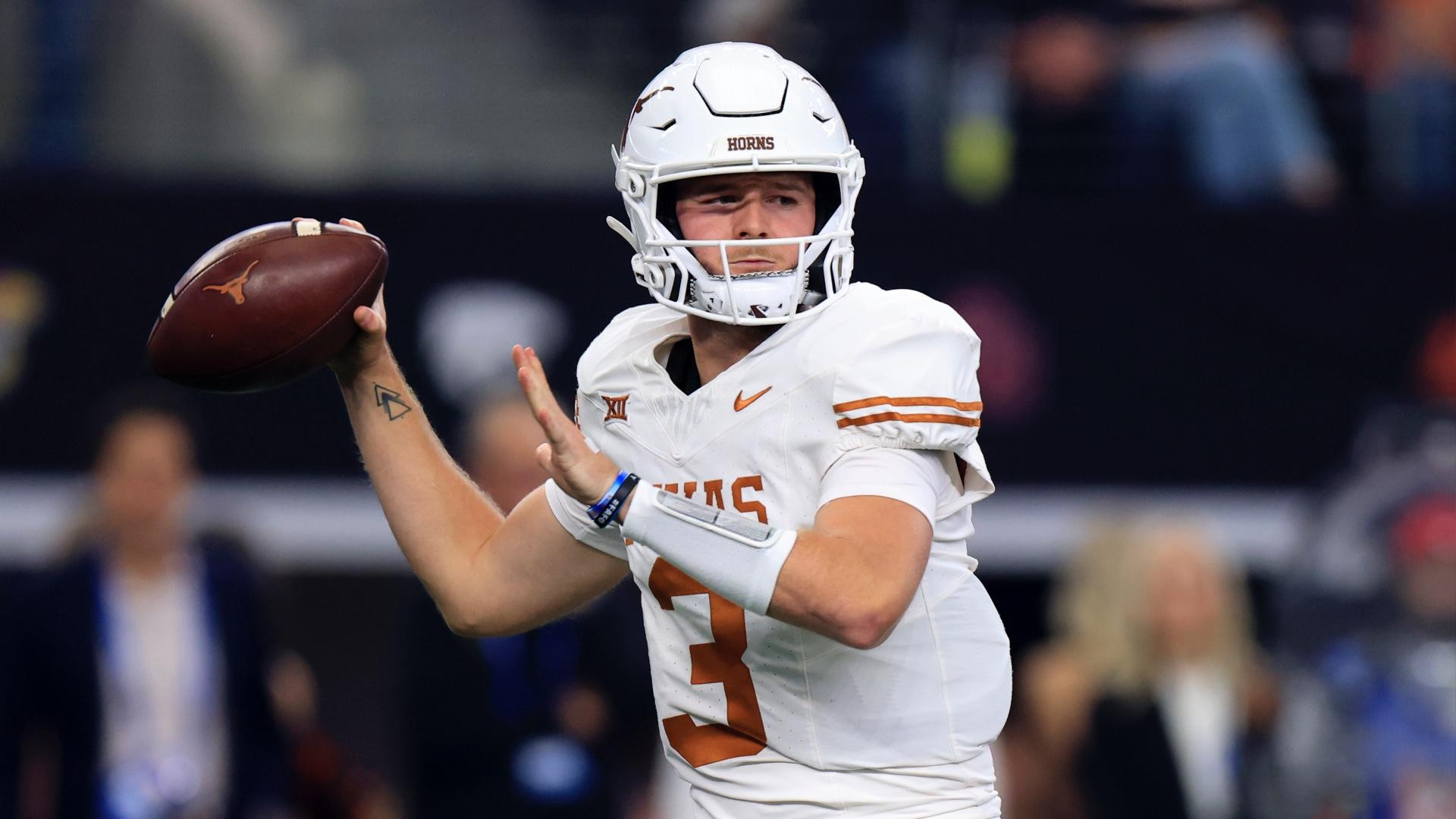 Injured Texas QB Quinn Ewers Delivers Inspirational Speech From Sidelines, Fires Up Teammates