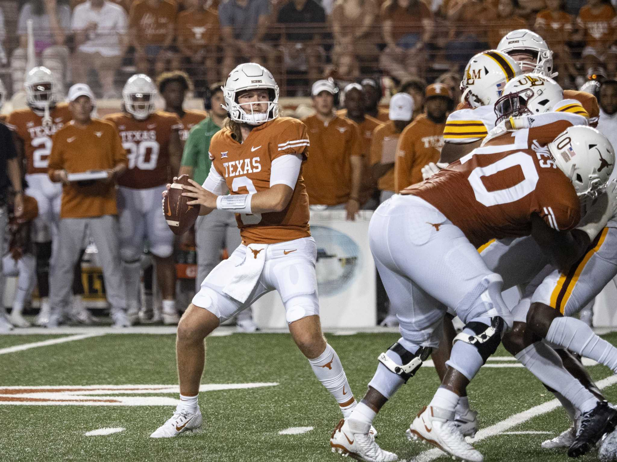 Injured Texas QB Quinn Ewers Delivers Inspirational Speech From Sidelines, Fires Up Teammates