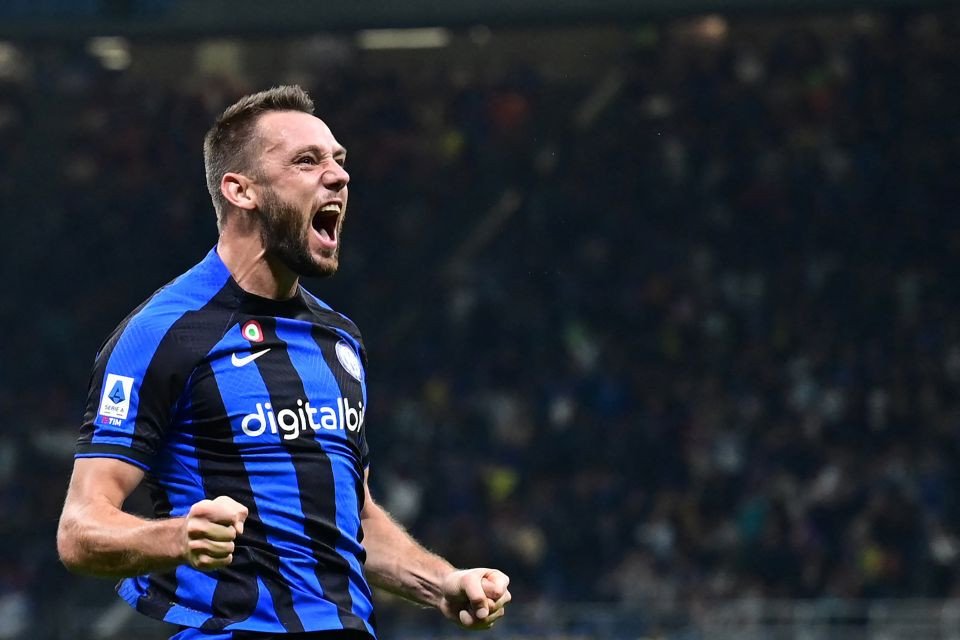 Inter Milan's De Vrij Returns to Midfield: Will it Secure Victory Against Cagliari?