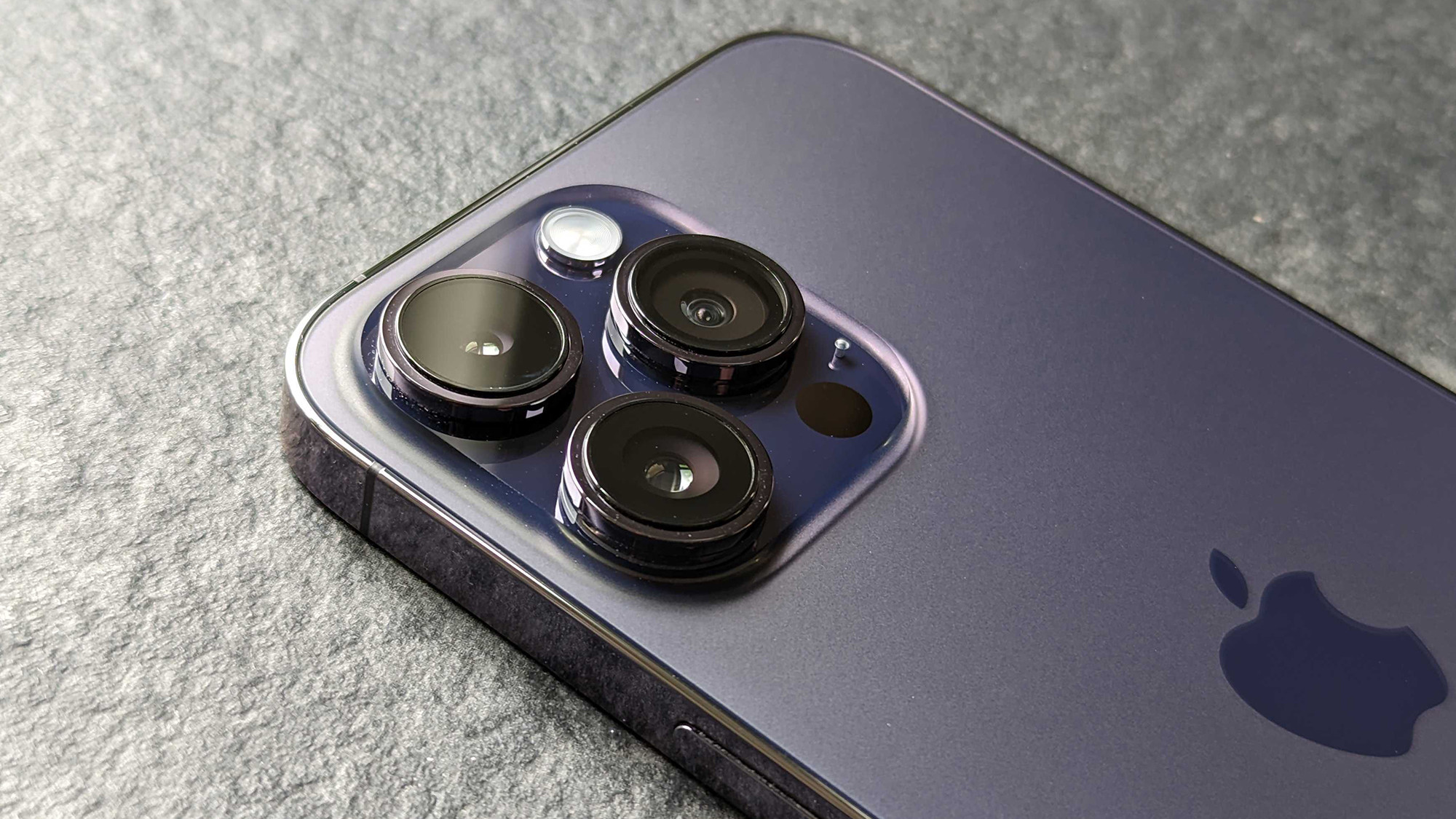 iPhone 16 Pro's Camera Button: A Sneaky Push for Apple Vision Pro?